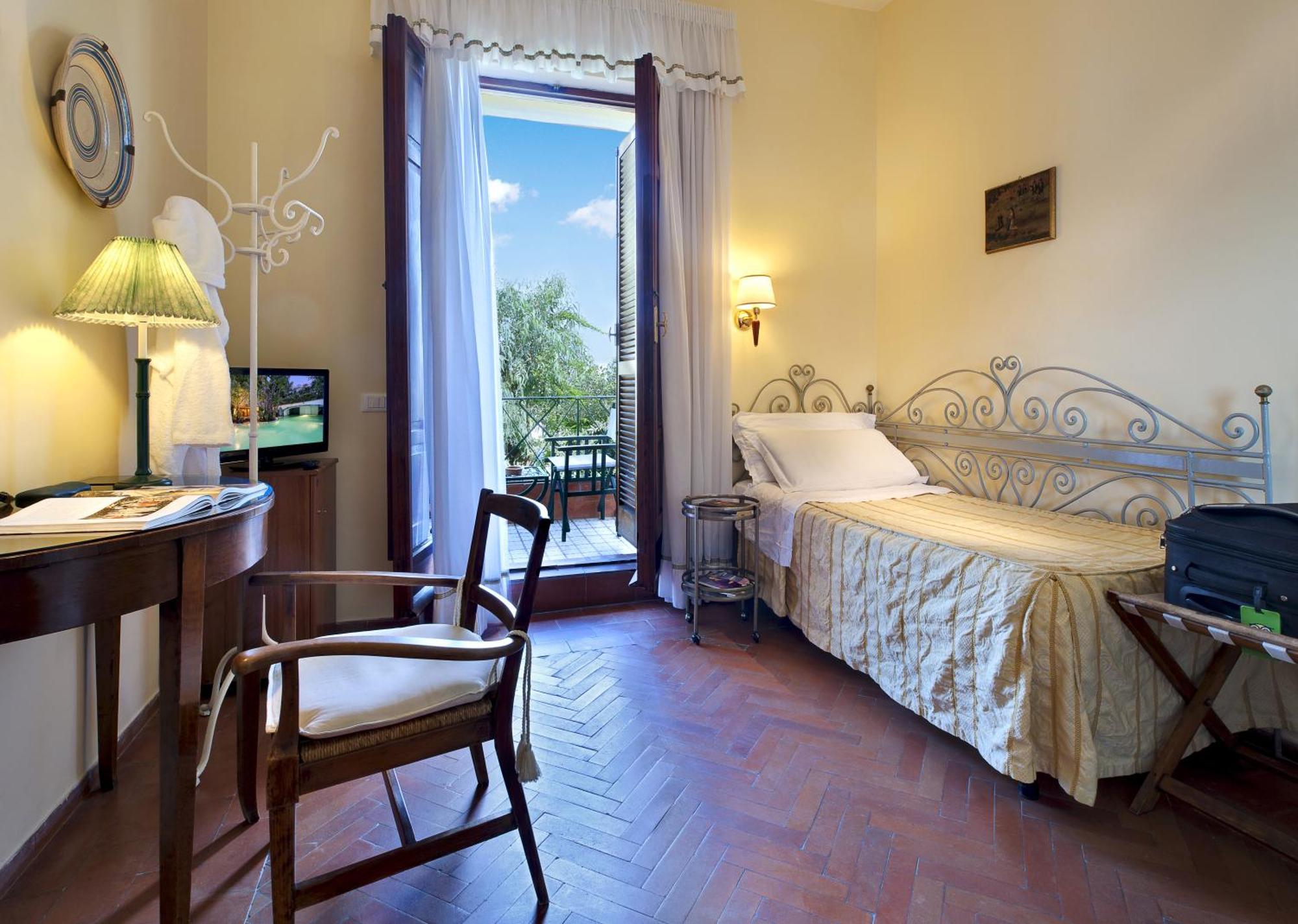 Hotel La Villarosa Terme Иския Стая снимка